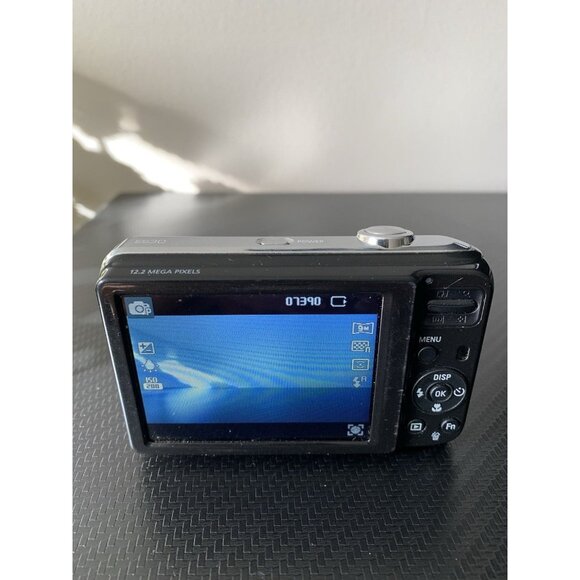 Samsung ES30 12.2 Mega Pixel Digital Video Camera - Picture 2 of 5